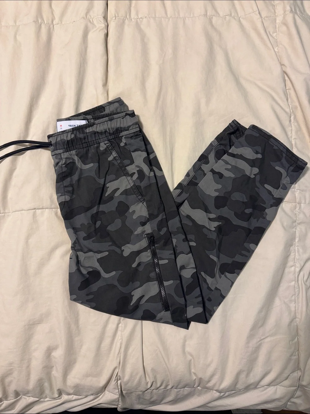 Old Navy Tech Tapper Black & Gray Camo Jogger Pants